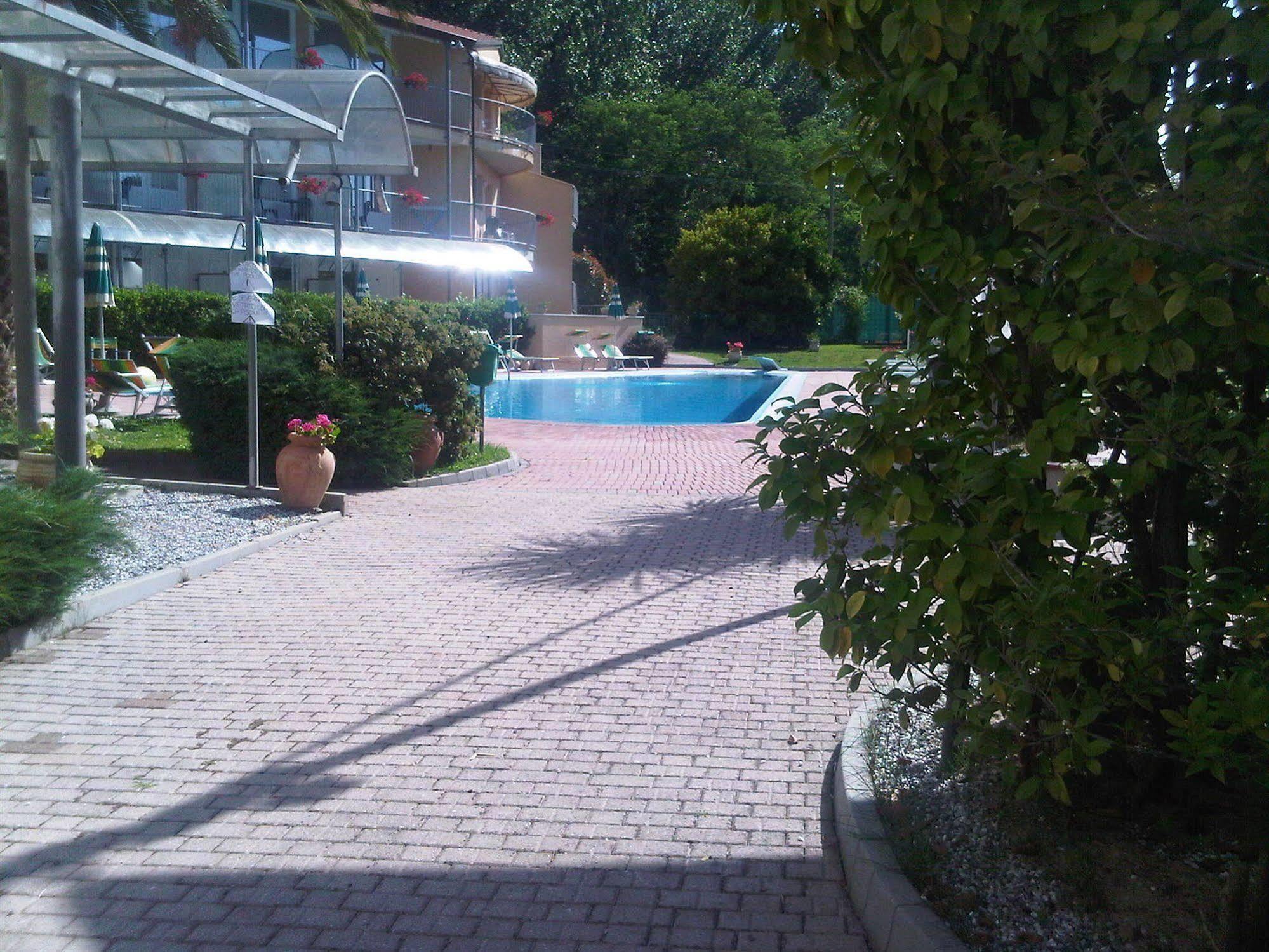 Hotel Ala Bianca Ameglia Exterior photo